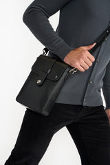 CERON BLACK MESSENGER BAG