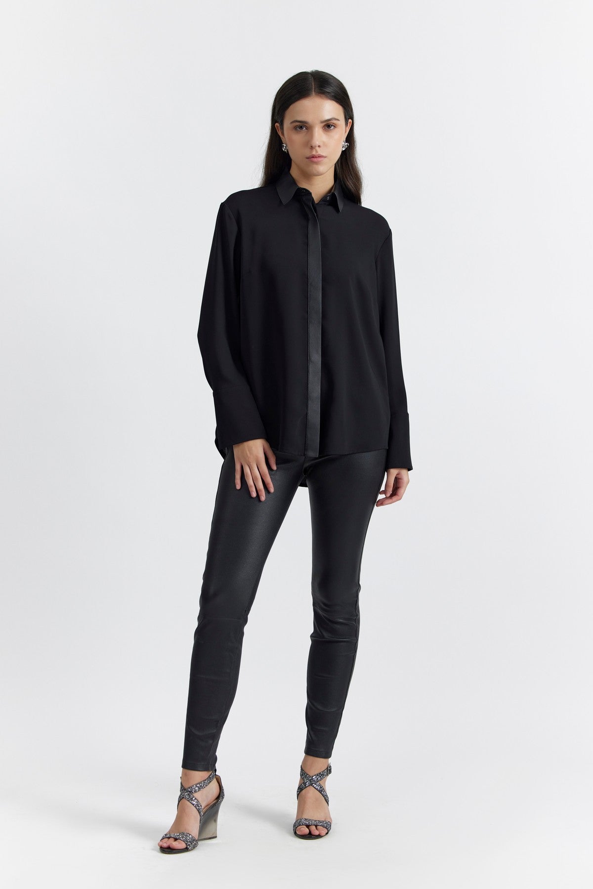 MIHOKO BLACK WOMEN'S SHIRT